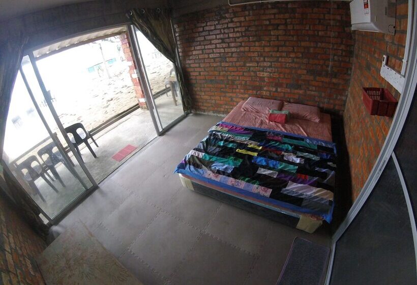 בית מלון כפרי Naga Puri Beach Retreat