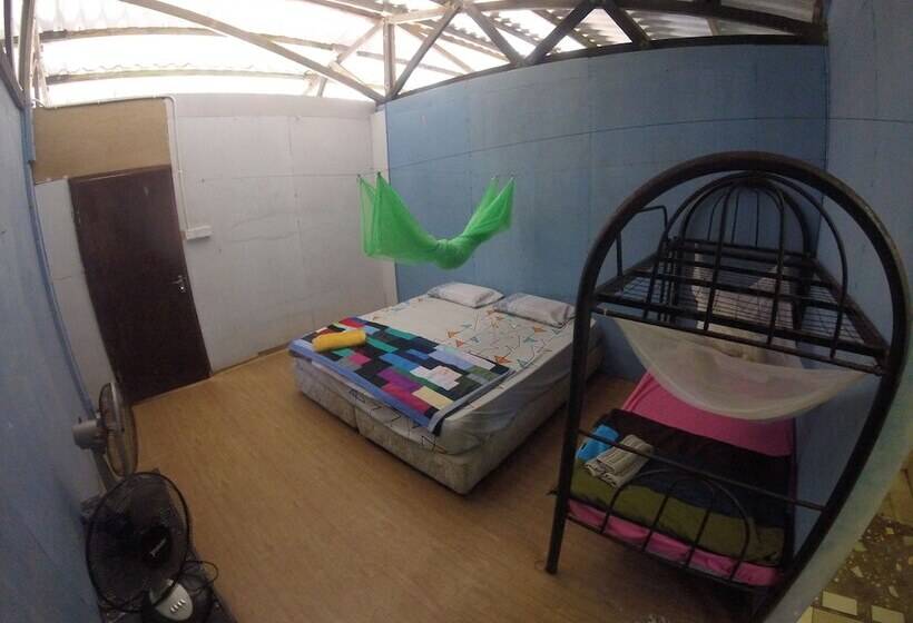 בית מלון כפרי Naga Puri Beach Retreat