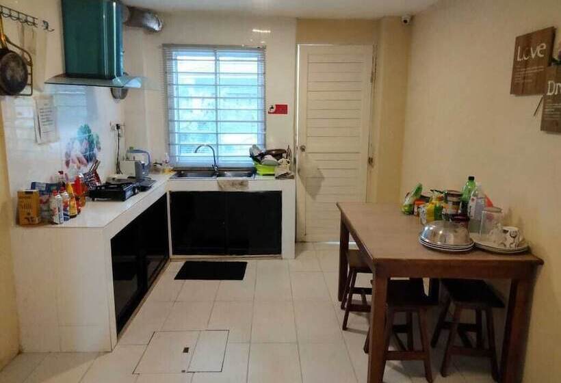 Отель Natol Homestay Paris