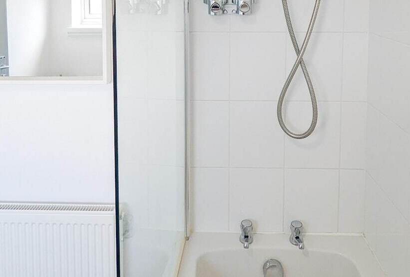 فندق Outfield Homes