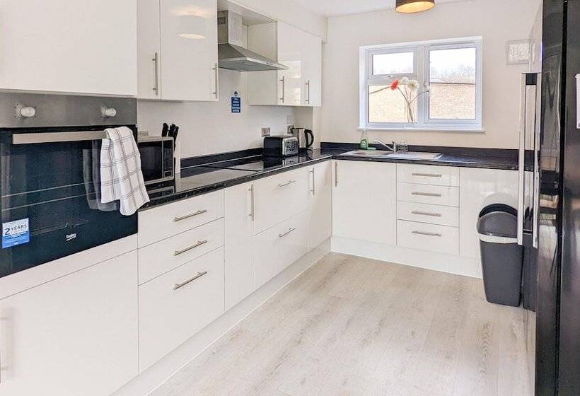 فندق Outfield Homes