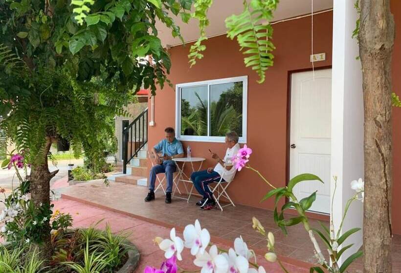 Отель Pantip Boutique