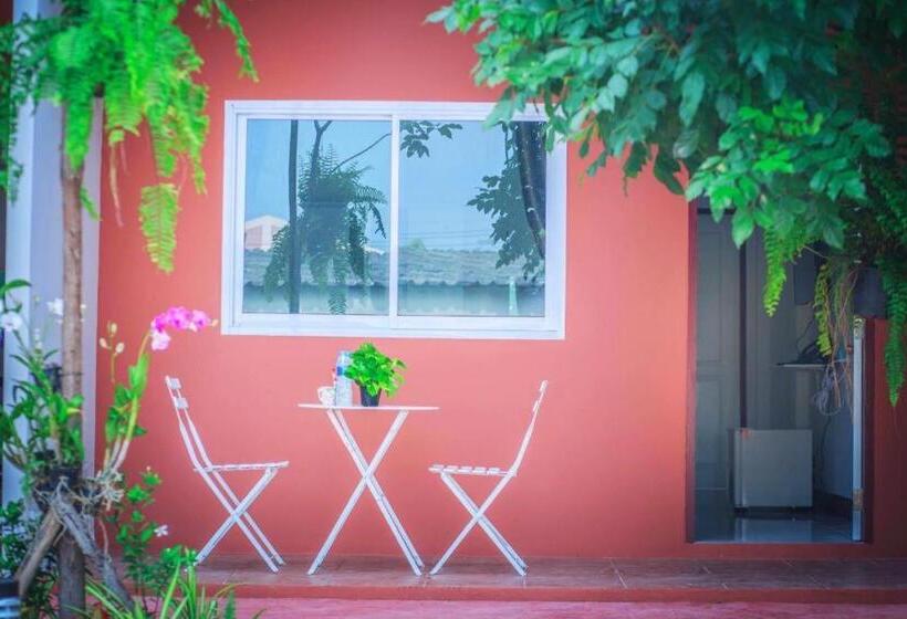 Отель Pantip Boutique