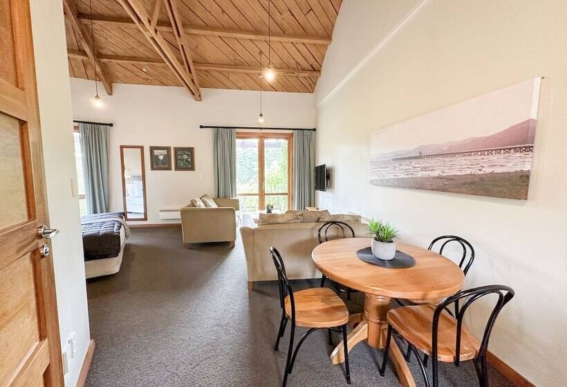 فندق Silverstream Retreat