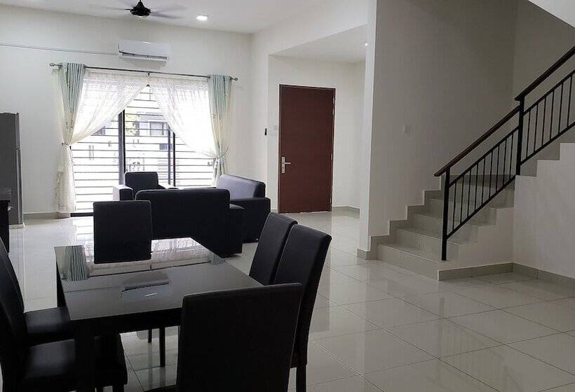 هتل Sr Home Stay At Klia