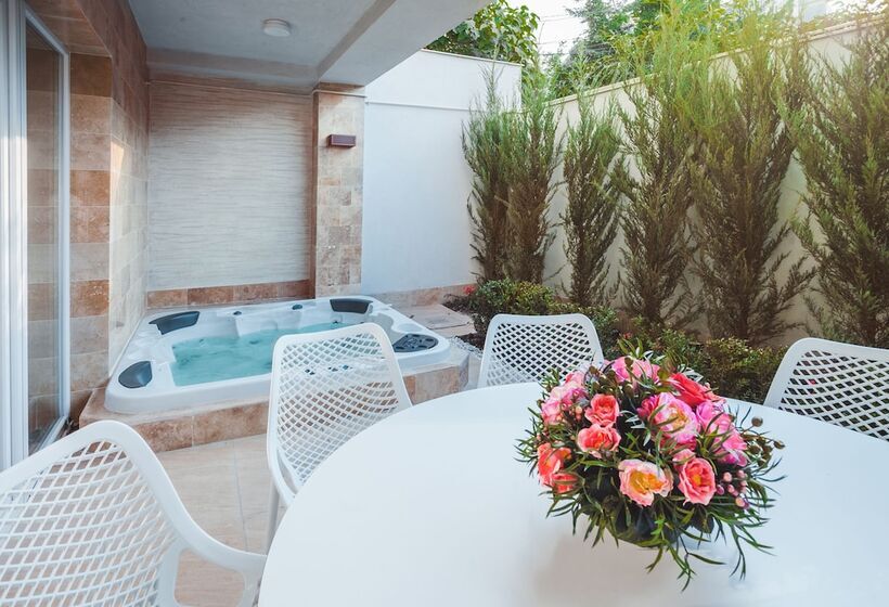 هتل Sun City Arcadia Apartments