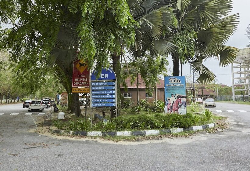 فندق Terengganu Equestrian Resort