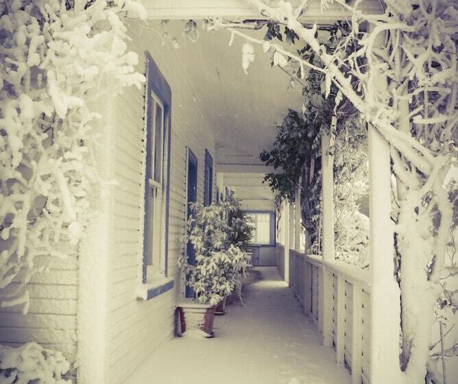 בית מלון כפרי Tongariro Crossing Lodge