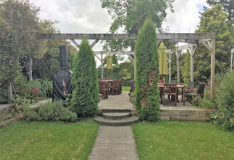 בית מלון כפרי Tongariro Crossing Lodge