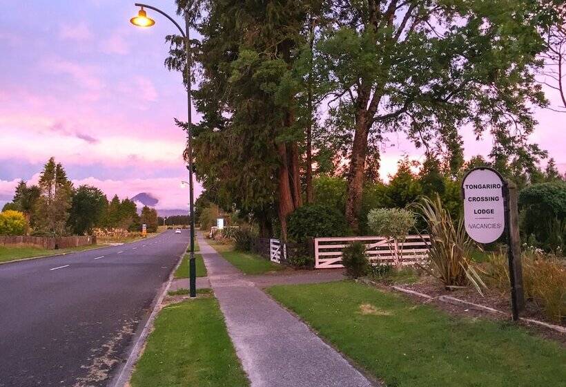 בית מלון כפרי Tongariro Crossing Lodge
