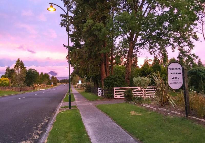 בית מלון כפרי Tongariro Crossing Lodge