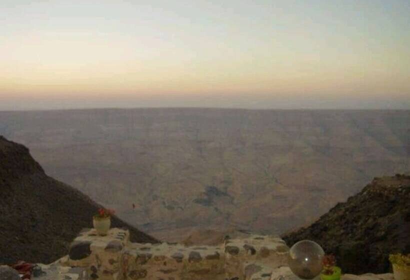 هتل Trajan Guest House   Hostel