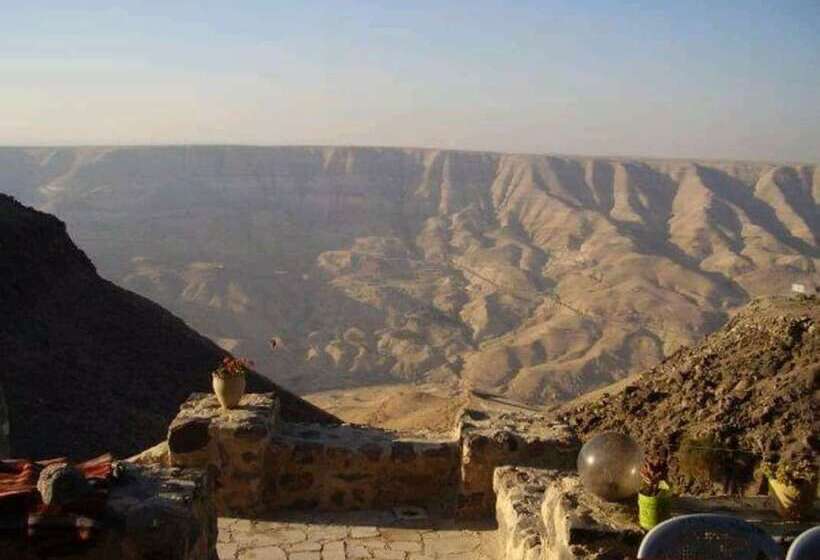 هتل Trajan Guest House   Hostel