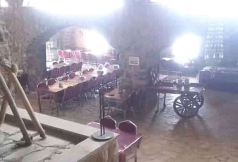 هتل Trajan Guest House   Hostel