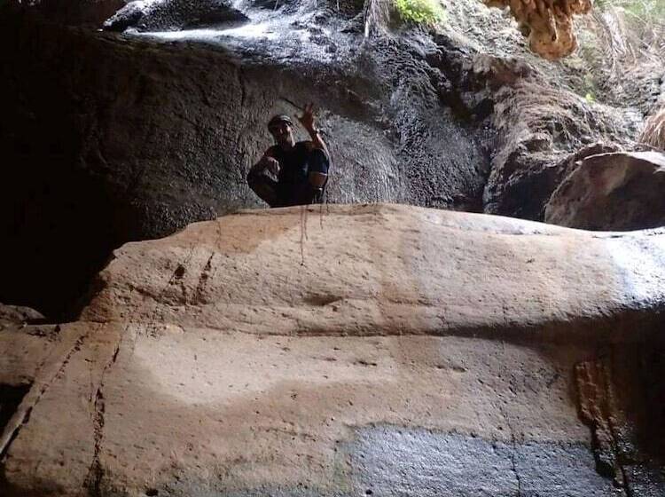 هتل Trajan Guest House   Hostel