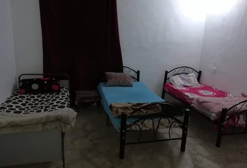 هتل Trajan Guest House   Hostel