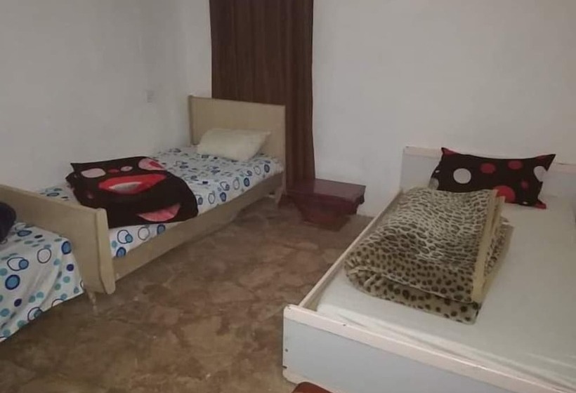 هتل Trajan Guest House   Hostel