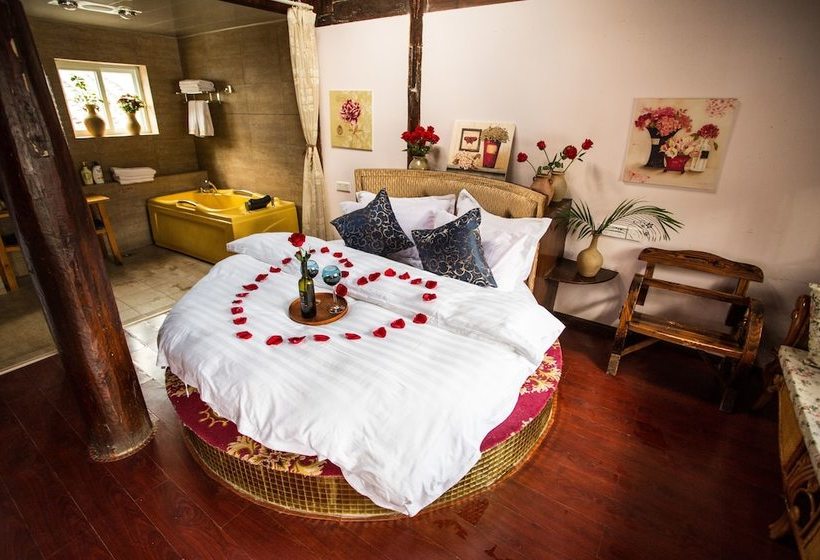 Отель Travel Around The World Inn