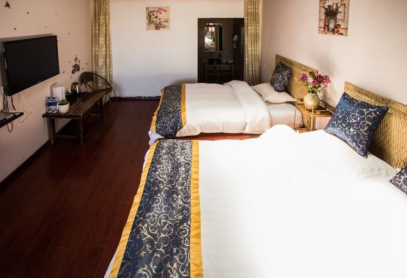 Отель Travel Around The World Inn