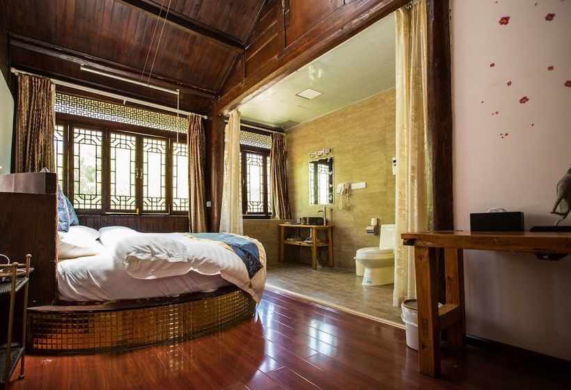 Отель Travel Around The World Inn