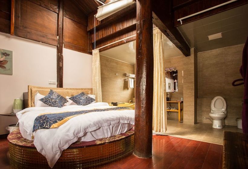 Отель Travel Around The World Inn