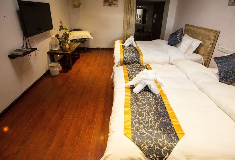 Отель Travel Around The World Inn