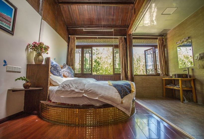 Отель Travel Around The World Inn