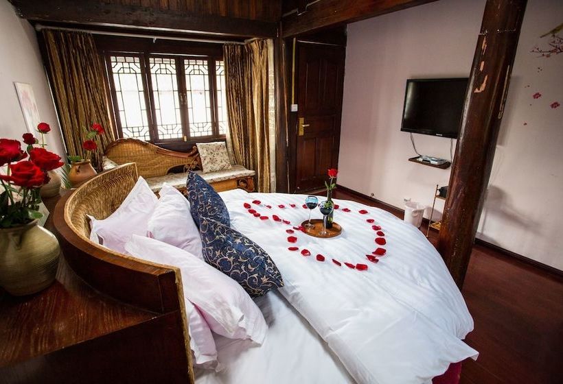 Отель Travel Around The World Inn