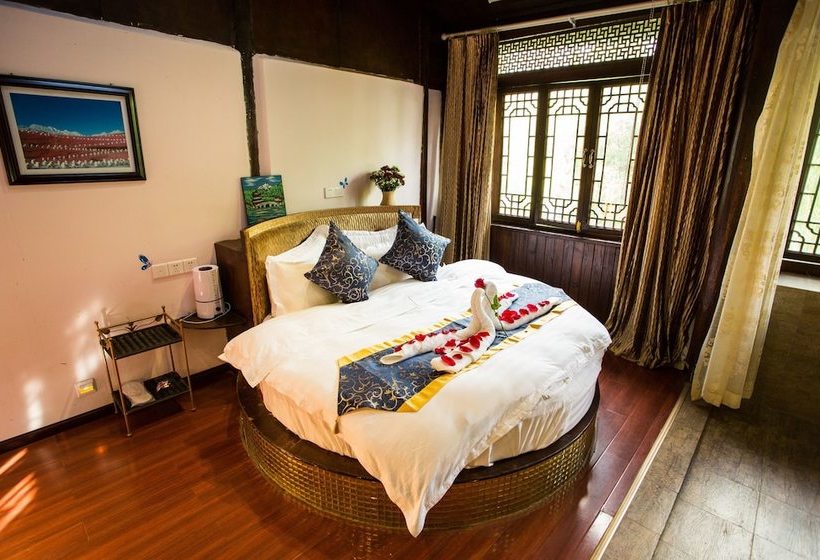 Отель Travel Around The World Inn