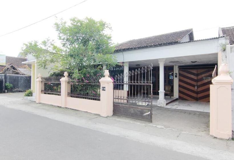 Отель Wisma Sarjana Syariah  Khusus Putri