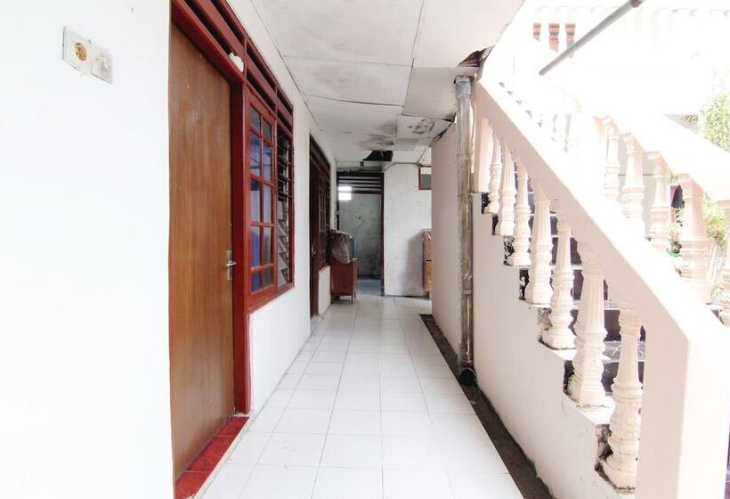 Отель Wisma Sarjana Syariah  Khusus Putri