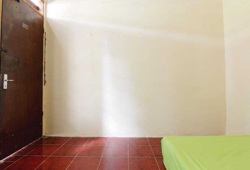 Отель Wisma Sarjana Syariah  Khusus Putri