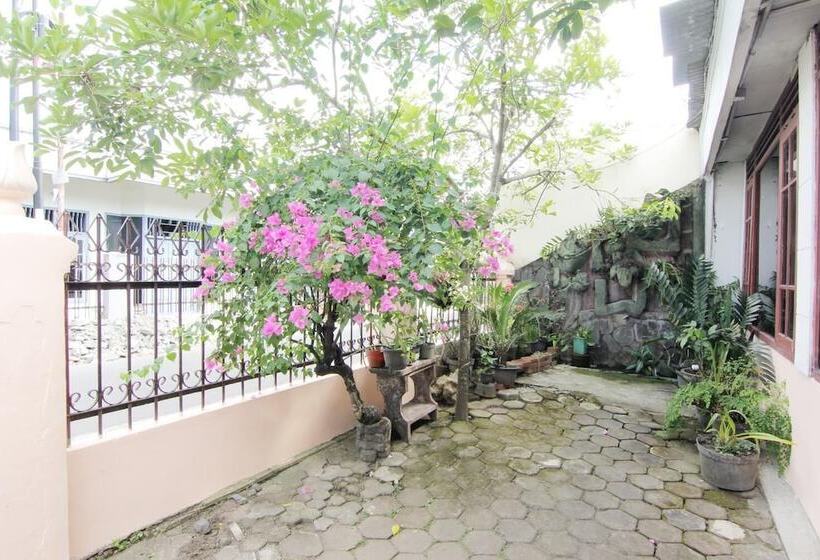 Отель Wisma Sarjana Syariah  Khusus Putri