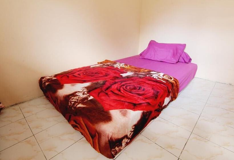 Отель Wisma Sarjana Syariah  Khusus Putri