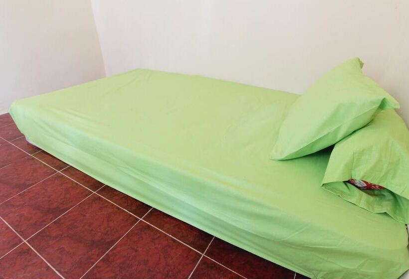 Отель Wisma Sarjana Syariah  Khusus Putri