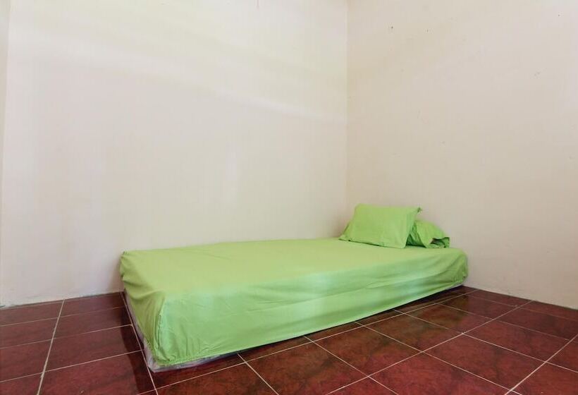 Отель Wisma Sarjana Syariah  Khusus Putri