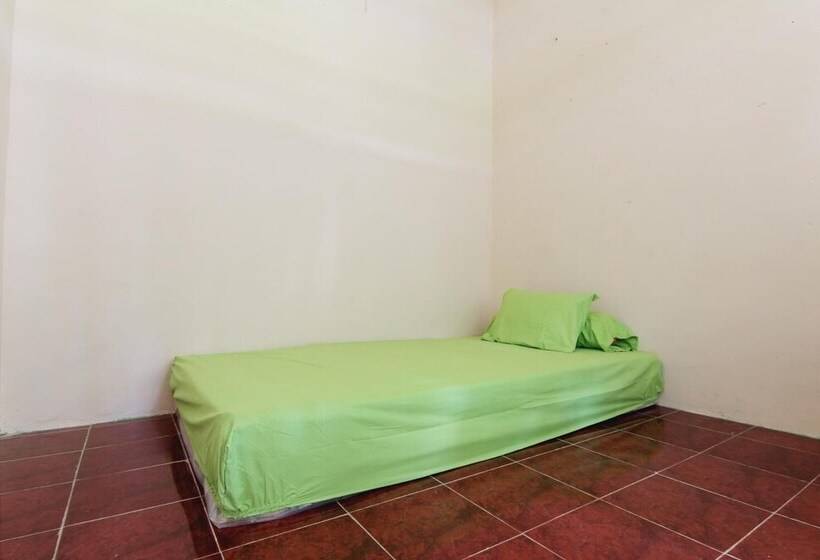 Отель Wisma Sarjana Syariah  Khusus Putri