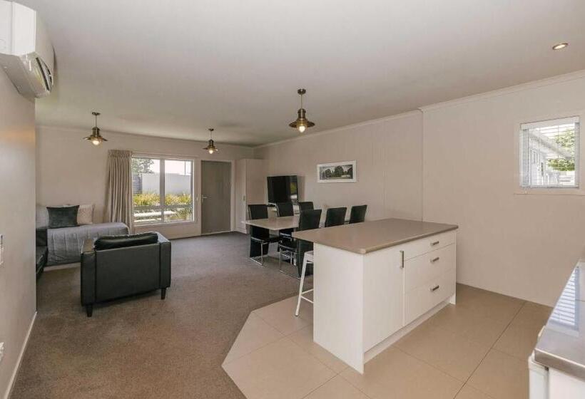 South Street West Motel