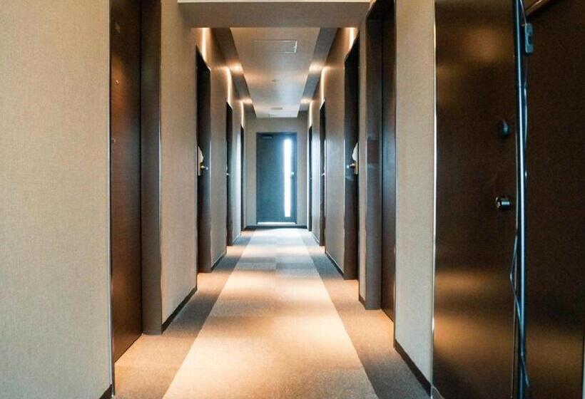 Отель Livemax Saitama Asaka Ekimae