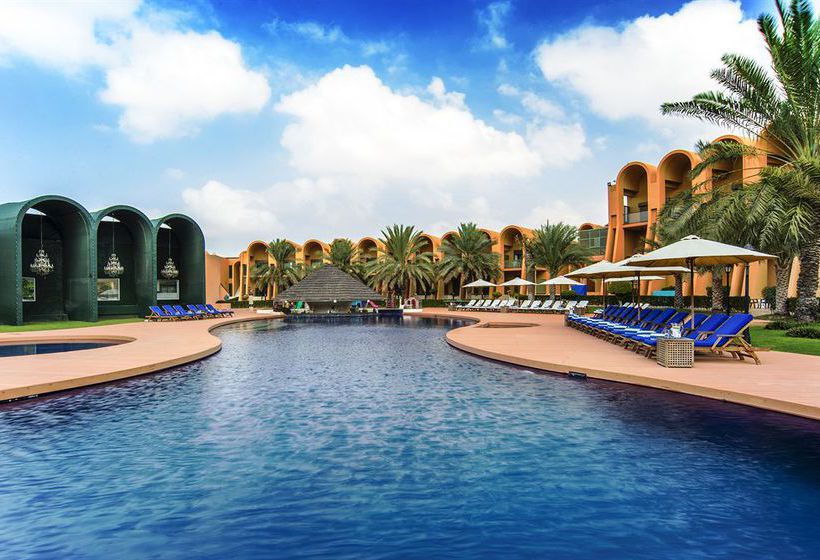 Отель Golden Tulip Al Jazira