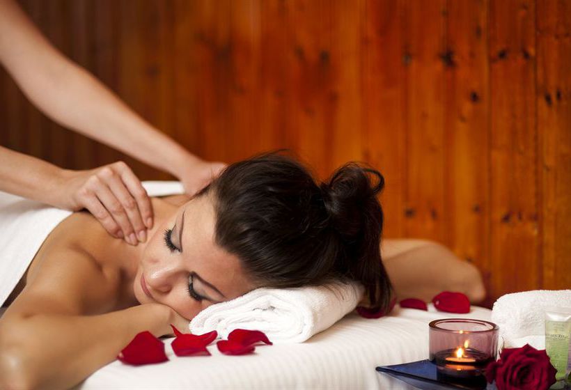 Отель Golden Tulip Al Jazira