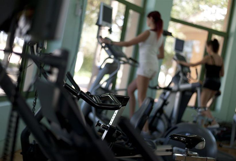 Отель Golden Tulip Al Jazira