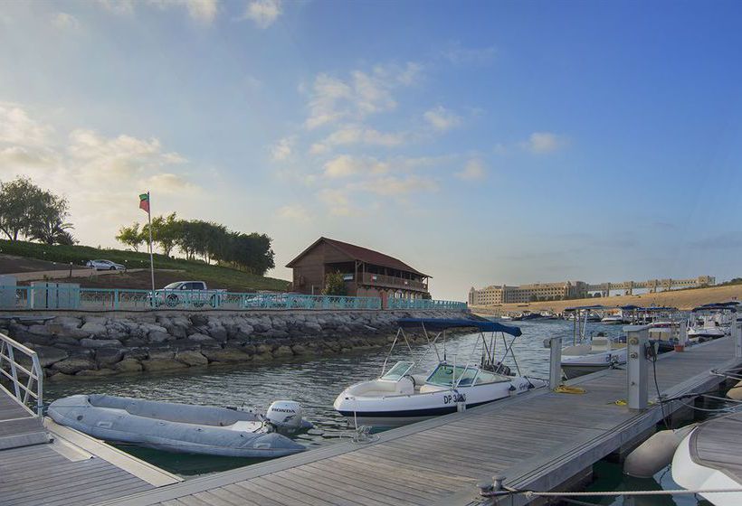 Отель Golden Tulip Al Jazira