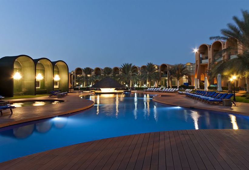 Отель Golden Tulip Al Jazira