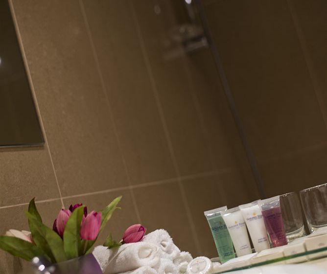 Отель Golden Tulip Al Jazira