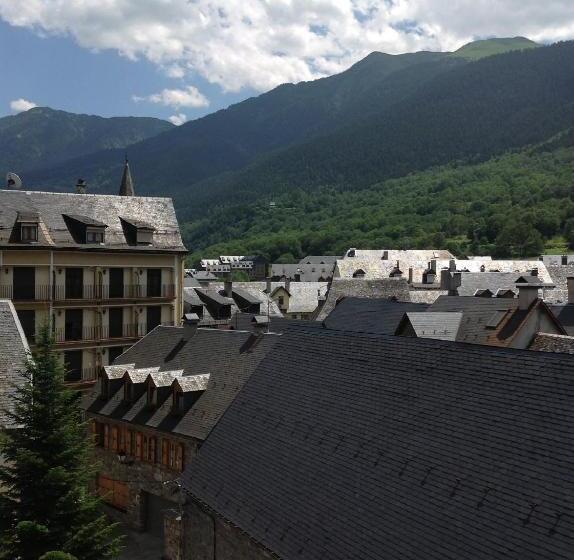 مسافرخانه Pradets