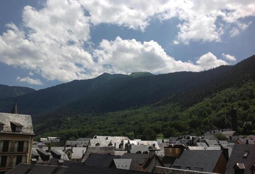 مسافرخانه Pradets