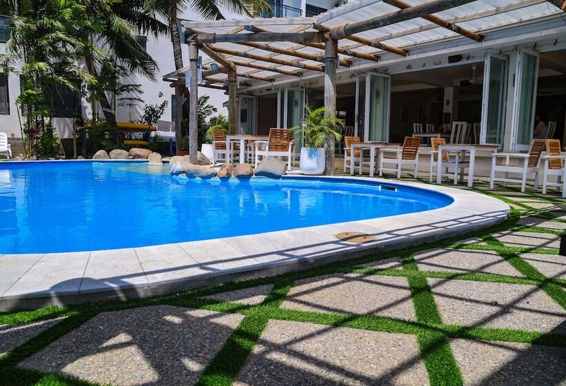 هتل Aquarius On The Beach