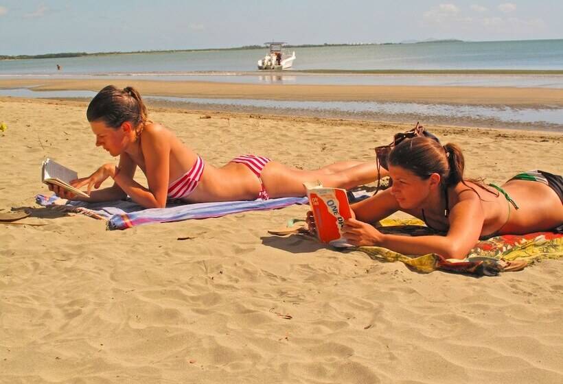 هتل Aquarius On The Beach