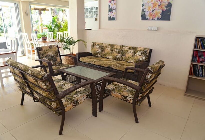 هتل Aquarius On The Beach